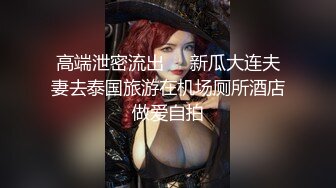 浴室镜子前和腹肌女性交