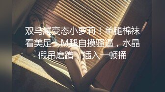 《最新流出??露出女神》极品大长腿苗条身材阴钉骚妻【金秘书】福利2，公园超市各种人前露出放尿啪啪紫薇，相当过瘾